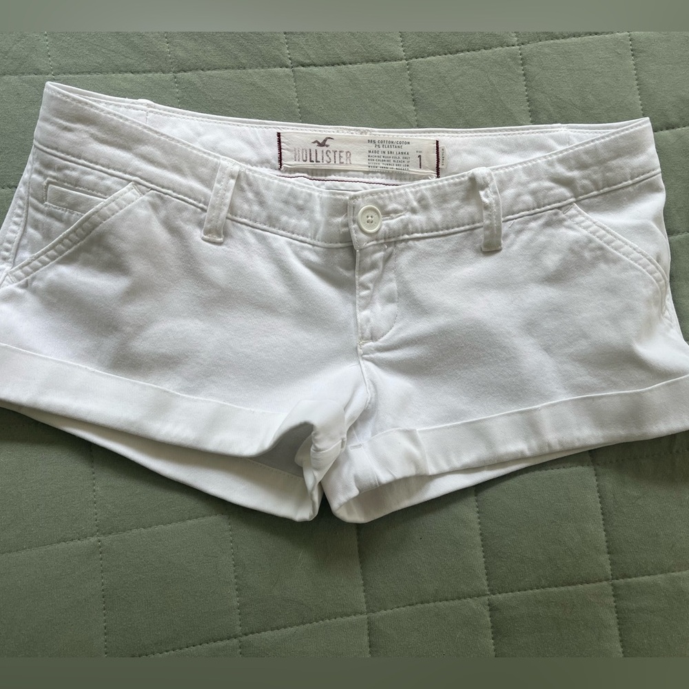 Y2K Hollister Women's White Cuffed Shortie Short 2-Inch Inseam Size 1